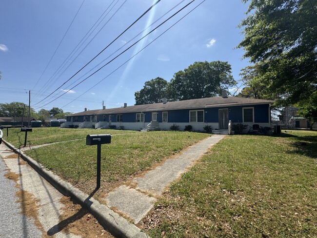 2101 Montclair Ave in Greenville, NC - Building Photo - Building Photo