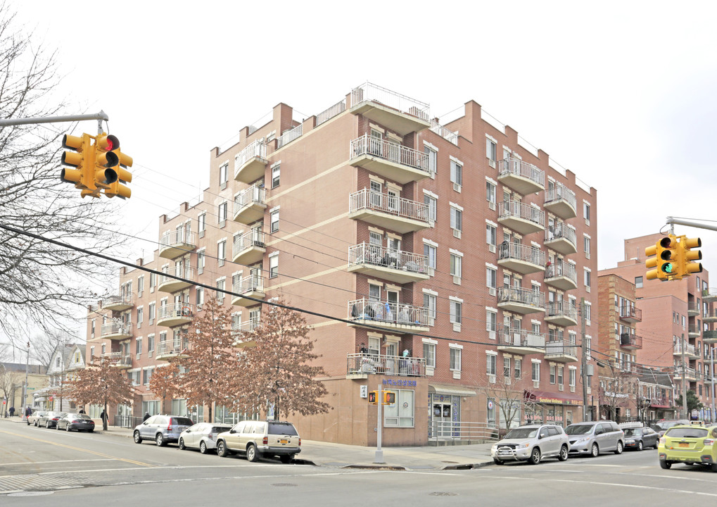 35-06 Leavitt St in Flushing, NY - Foto de edificio