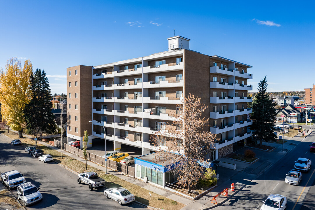 The Wellington Apartments in Calgary, AB - Building Photo