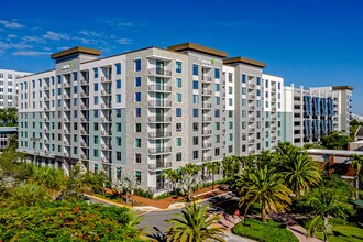 Midtown - Phase II in Plantation, FL - Foto de edificio - Primary Photo