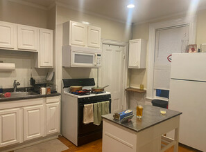 11 Clarendon Ave, Unit 1 in Somerville, MA - Building Photo - Building Photo