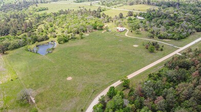 4852 County Rd 448 in Navasota, TX - Building Photo - Building Photo