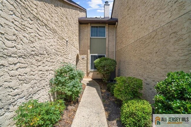 73 Tennyson Dr in Plainsboro, NJ - Building Photo - Building Photo