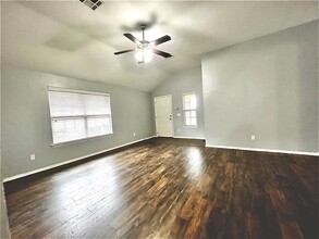 913 Denmark St in Yukon, OK - Building Photo - Building Photo