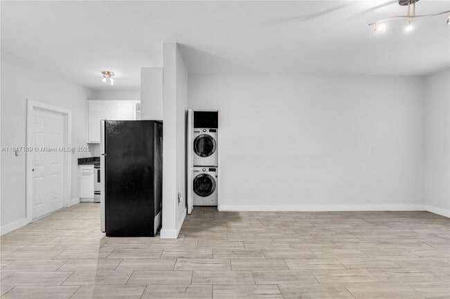 1622 Bay Rd in Miami Beach, FL - Building Photo - Building Photo