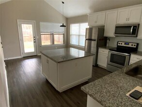 618 Oak Ln in Cottonwood Shores, TX - Building Photo - Building Photo