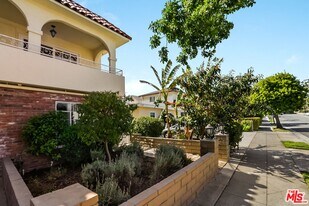 1330 Yale St in Santa Monica, CA - Building Photo