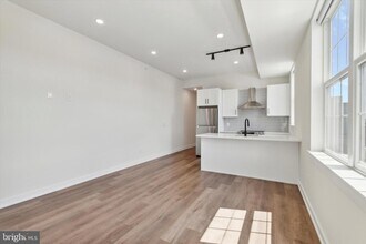 2513 N Howard St, Unit 302 in Philadelphia, PA - Building Photo - Building Photo