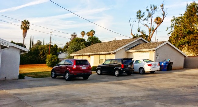 17521 San Jose St in Granada Hills, CA - Building Photo - Other