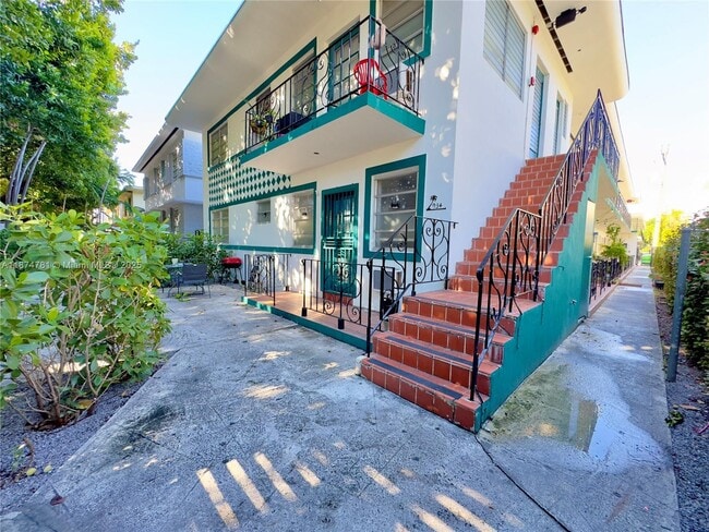 934 Meridian Ave in Miami Beach, FL - Building Photo - Building Photo