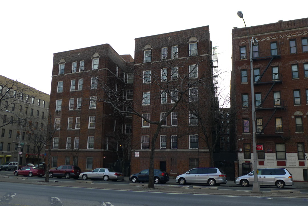 1250 Grand Concourse in Bronx, NY - Foto de edificio