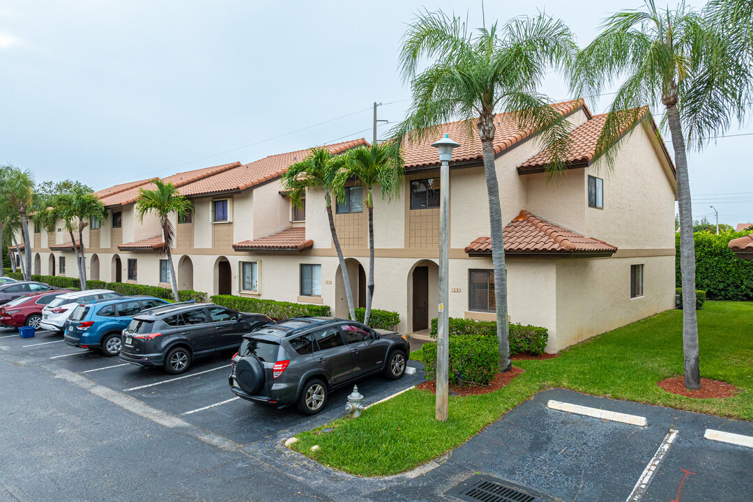 Las Brisas of Boca Condominiums in Boca Raton, FL - Foto de edificio