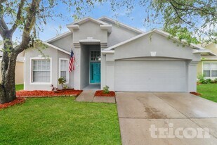 6944 Crown Lake Dr in Gibsonton, FL - Building Photo