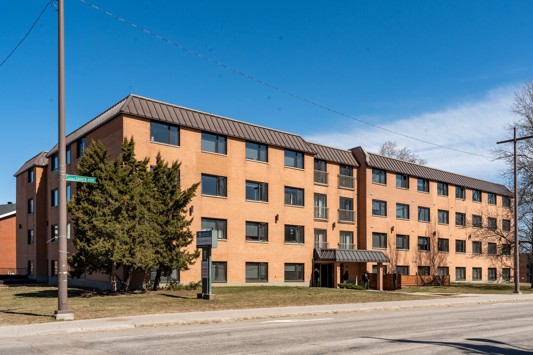 2200 Sainte-Foy Ch in Québec, QC - Building Photo