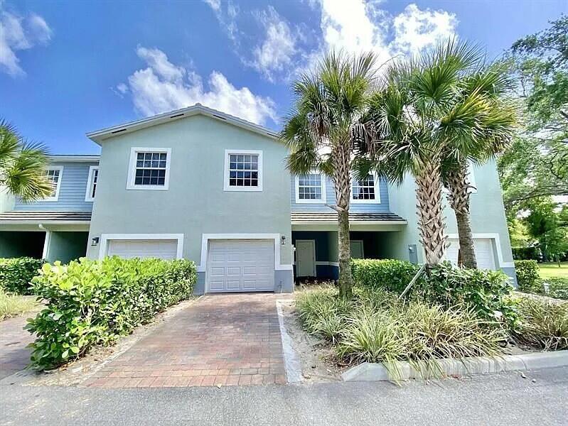 1060 Crystal Way in Delray Beach, FL - Building Photo