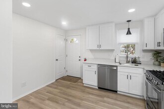 295 Lander Dr in Hamilton Township, NJ - Building Photo - Building Photo