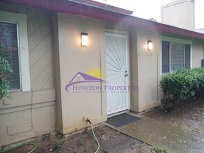5808 Shadow Creek Dr in Sacramento, CA - Building Photo - Building Photo