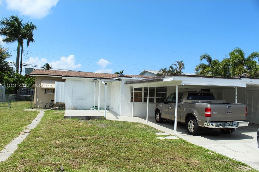 4133 SW 52nd St-Unit -1 in Fort Lauderdale, FL - Building Photo