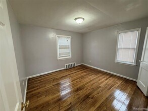 7784 Mettetal St in Detroit, MI - Building Photo - Building Photo