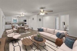 2221 N Alexander St in Sherman, TX - Building Photo - Building Photo