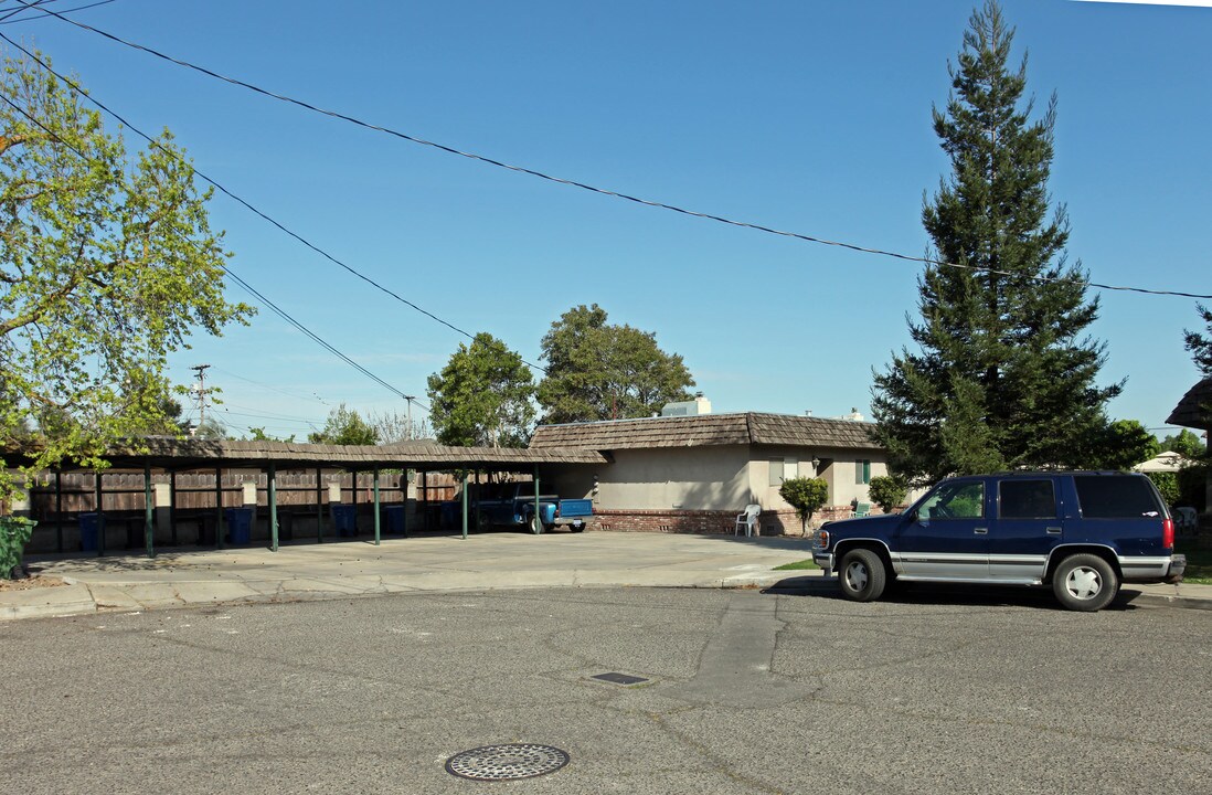835-857 Wakefield Rd in Turlock, CA - Foto de edificio