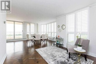 2285 Lake Shore Blvd W in Toronto, ON - Building Photo - Building Photo