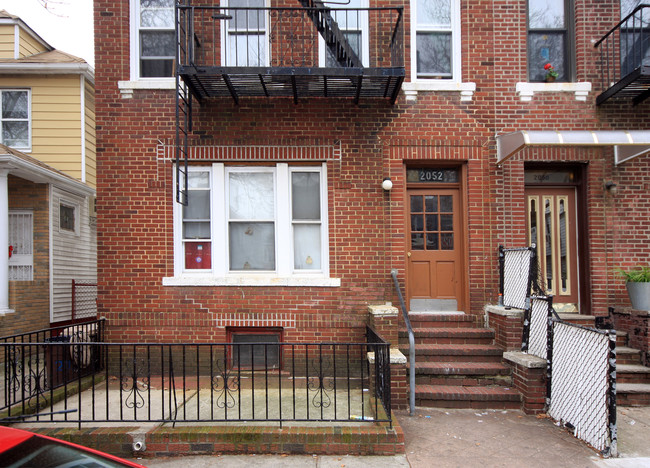 2052 Bay Ridge Ave in Brooklyn, NY - Foto de edificio - Building Photo
