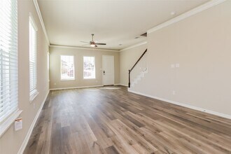 9845 Crescent Cove Dr in Montgomery, TX - Building Photo - Building Photo