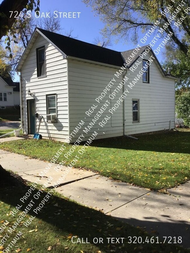 724 S Oak St in Fergus Falls, MN - Building Photo - Building Photo