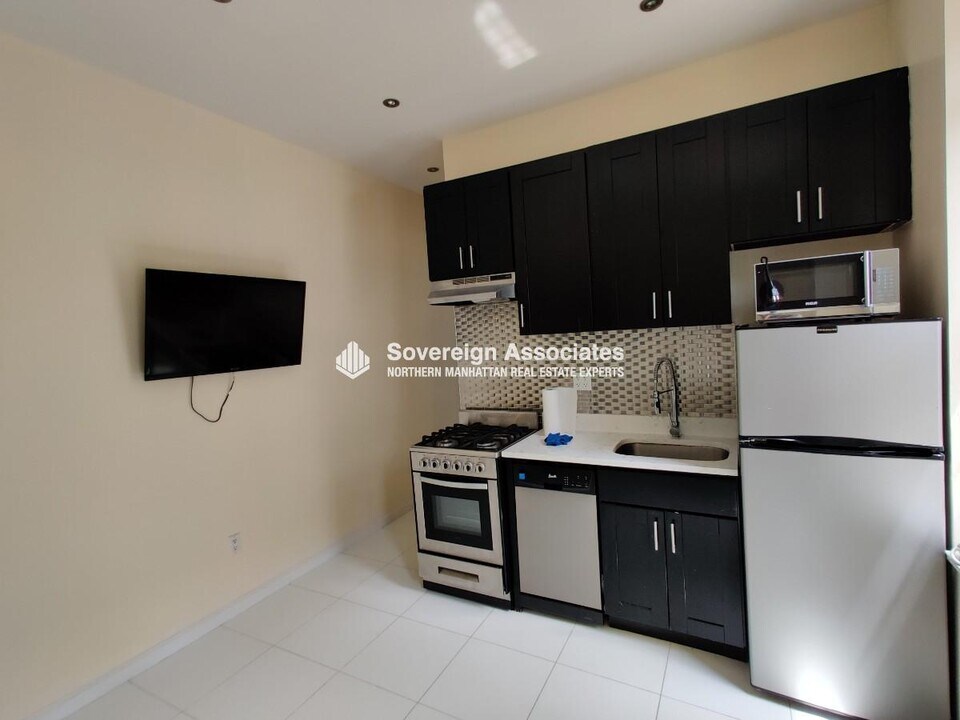 961 Columbus Ave in New York, NY - Building Photo