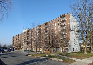 Cedar-Wentworth Apartments in Oshawa, ON - Building Photo - Building Photo