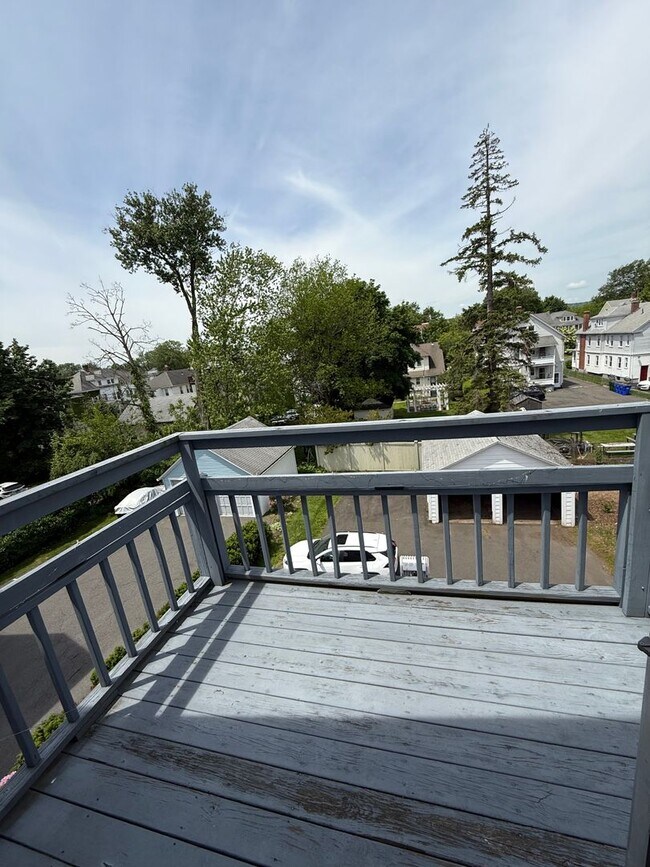 49-51 Maplewood Ave in West Hartford, CT - Building Photo - Building Photo