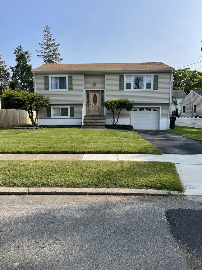 property at 1112 Bendermere Ave