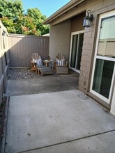 851 Amigos Way, Unit 851 Amigos Way in Newport Beach, CA - Foto de edificio - Building Photo