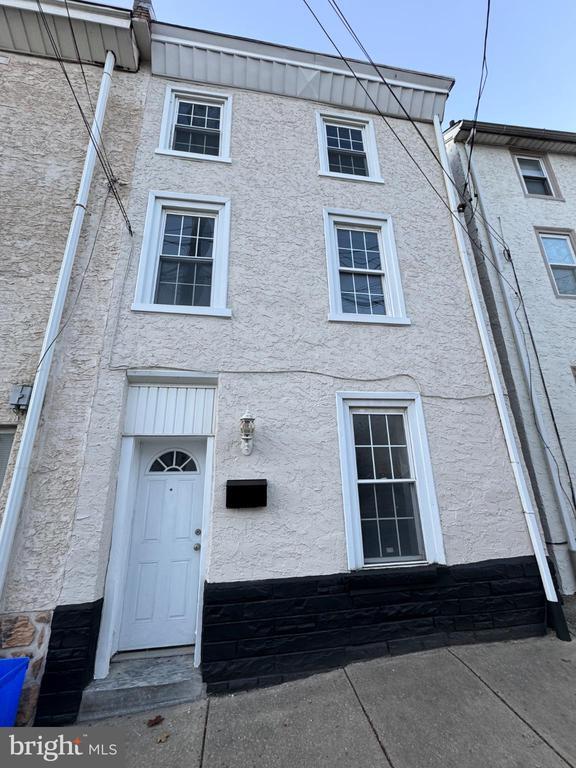 property at 4728 Umbria St