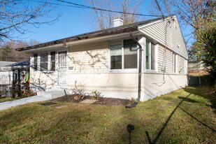 2027 Barlowe Pl in Landover, MD - Building Photo