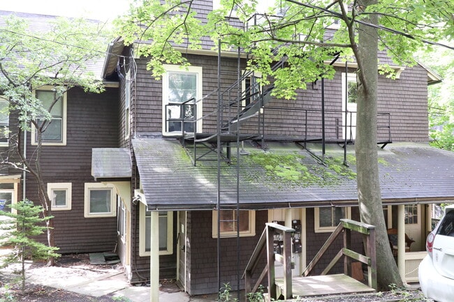 510 E Seneca St, Unit 3 in Ithaca, NY - Foto de edificio - Building Photo