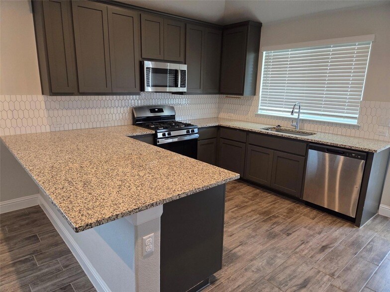 105 Riverhill Dr in Georgetown, TX - Building Photo