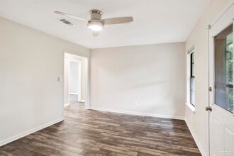 1382 Fairchild St in Pensacola, FL - Building Photo - Building Photo