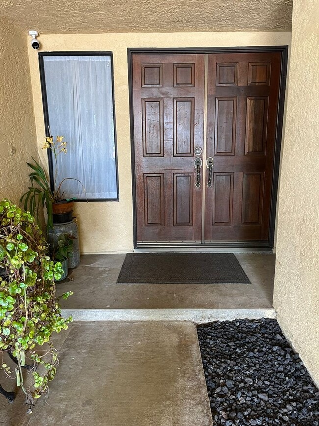 512 E Barton Ave in Lompoc, CA - Building Photo - Building Photo