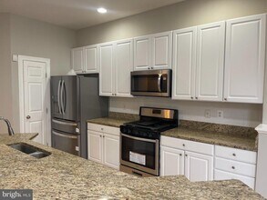 4307 Thomas Brigade Ln in Fairfax, VA - Building Photo - Building Photo