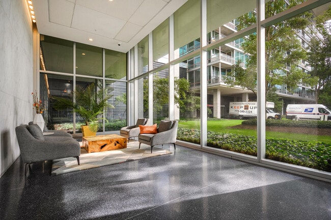 9725 Woods Dr in Skokie, IL - Building Photo - Building Photo