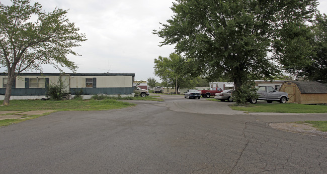 1501 N 9th St in Sapulpa, OK - Foto de edificio - Building Photo