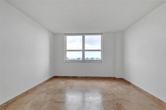 90 Alton Rd, Unit 1490 in Miami Beach, FL - Building Photo - Building Photo