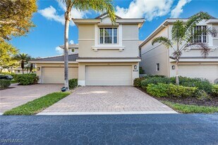 5025 Maxwell Cir in Naples, FL - Building Photo