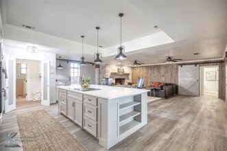 1302 Air Base Rd in Tye, TX - Building Photo - Building Photo