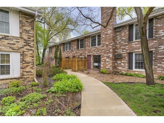 4584 Cedar Lk Rd S in St. Louis Park, MN - Building Photo - Building Photo