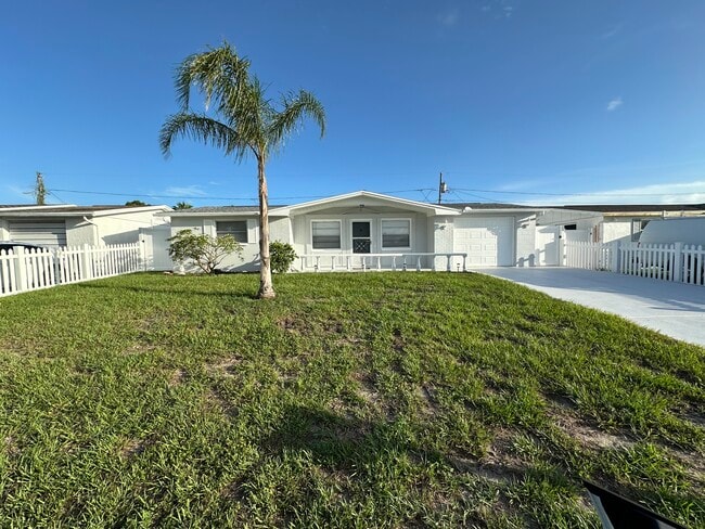 5202 Overton Dr in New Port Richey, FL - Building Photo - Building Photo
