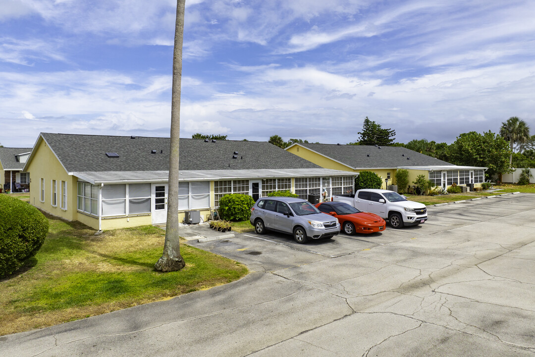 Summit Cove Condominiums in Sebastian, FL - Building Photo