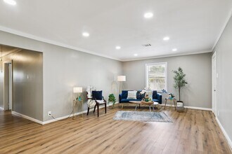 1606 Oaks Dr in Pasadena, TX - Building Photo - Building Photo